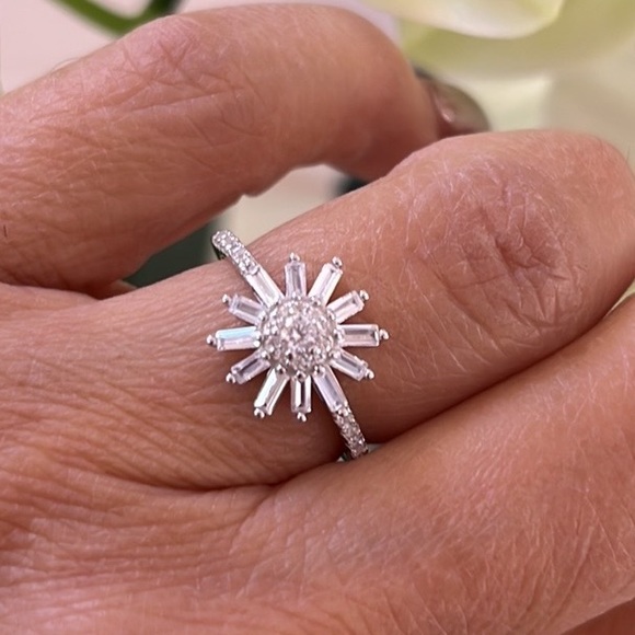 Flower Ring With Cubic Zirconia Stones Sizes 5 6 7 8 9 10 11